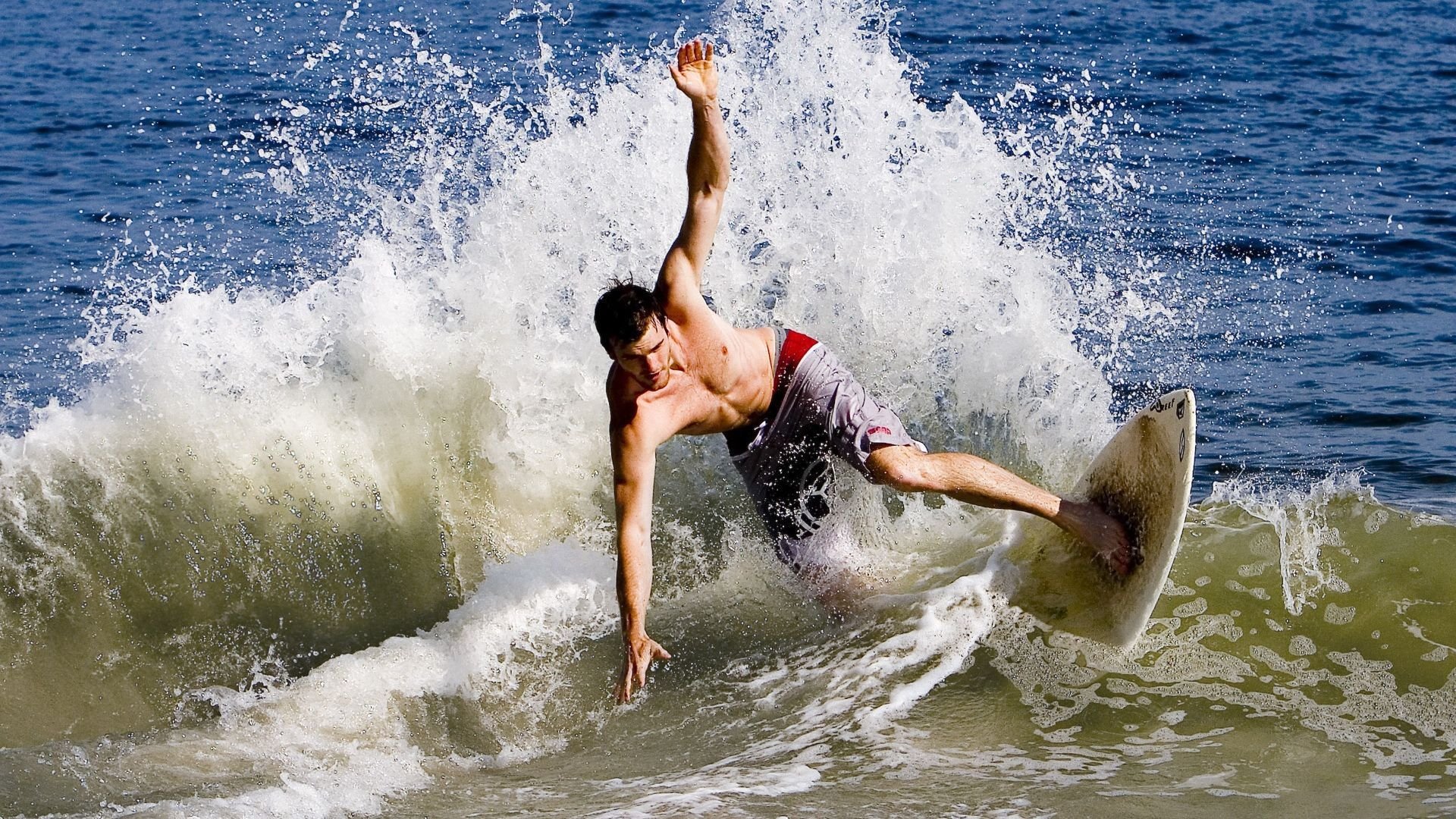 从非洲雄狮的怒吼到诺坎普的掌声，当喀麦隆提前终结悬念，奥利维耶在西甲国家德比接管比赛